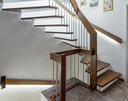 Handlauftragende Treppen | Carstens Tischlerei, Hude
